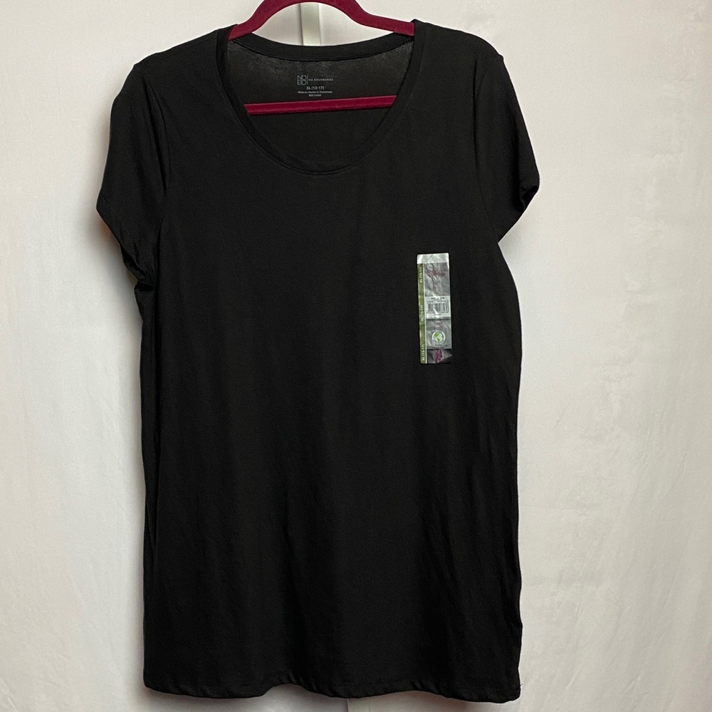 💙5/$15 NWT No Boundaries Womenʻs Black Short Sleeve Scoop Neck T-shirt XL